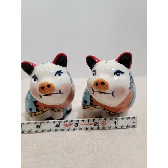 La Barca 2 Piece Salt and Pepper Pig Shakers, New - Picture 5 of 7